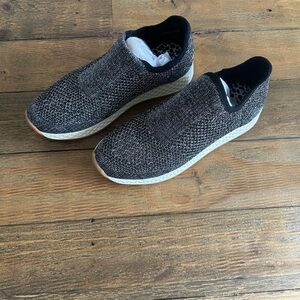 💖5 for $50💖JSLIDES Black and silver knit slip-on sneakers midsoles gum outsole